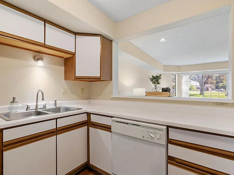Woodlane Place Townhomes — Photo 16