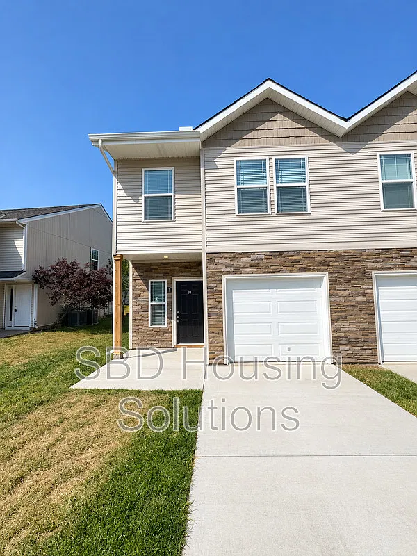 4 bed, 2.5 bath, $1,675 — Photo 1