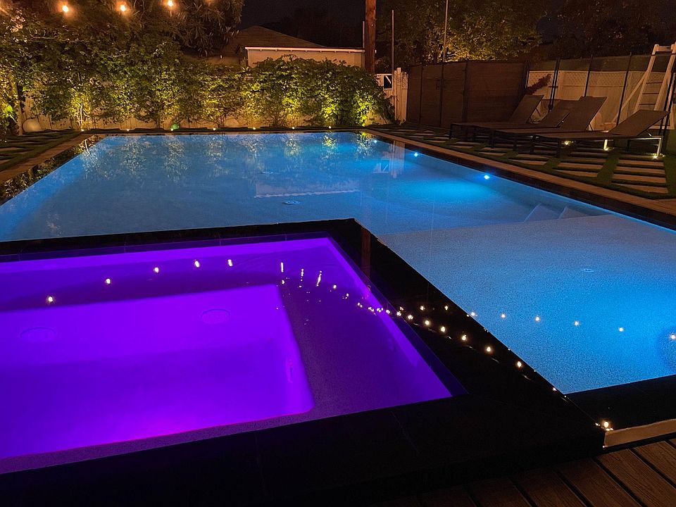 Smart Pool can change colored lights by app and via Alexa voice control