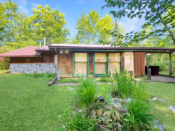 W1880 Bedard Rd., Vulcan, MI 49892