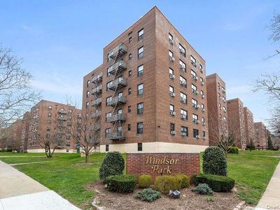 73-45 210th St #3F, Oakland Gardens, NY, 11364