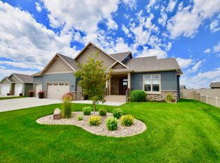 2444 6th St W, Dickinson, ND 58601