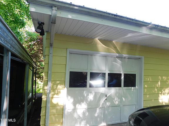 4th image of 304 Highland St SE