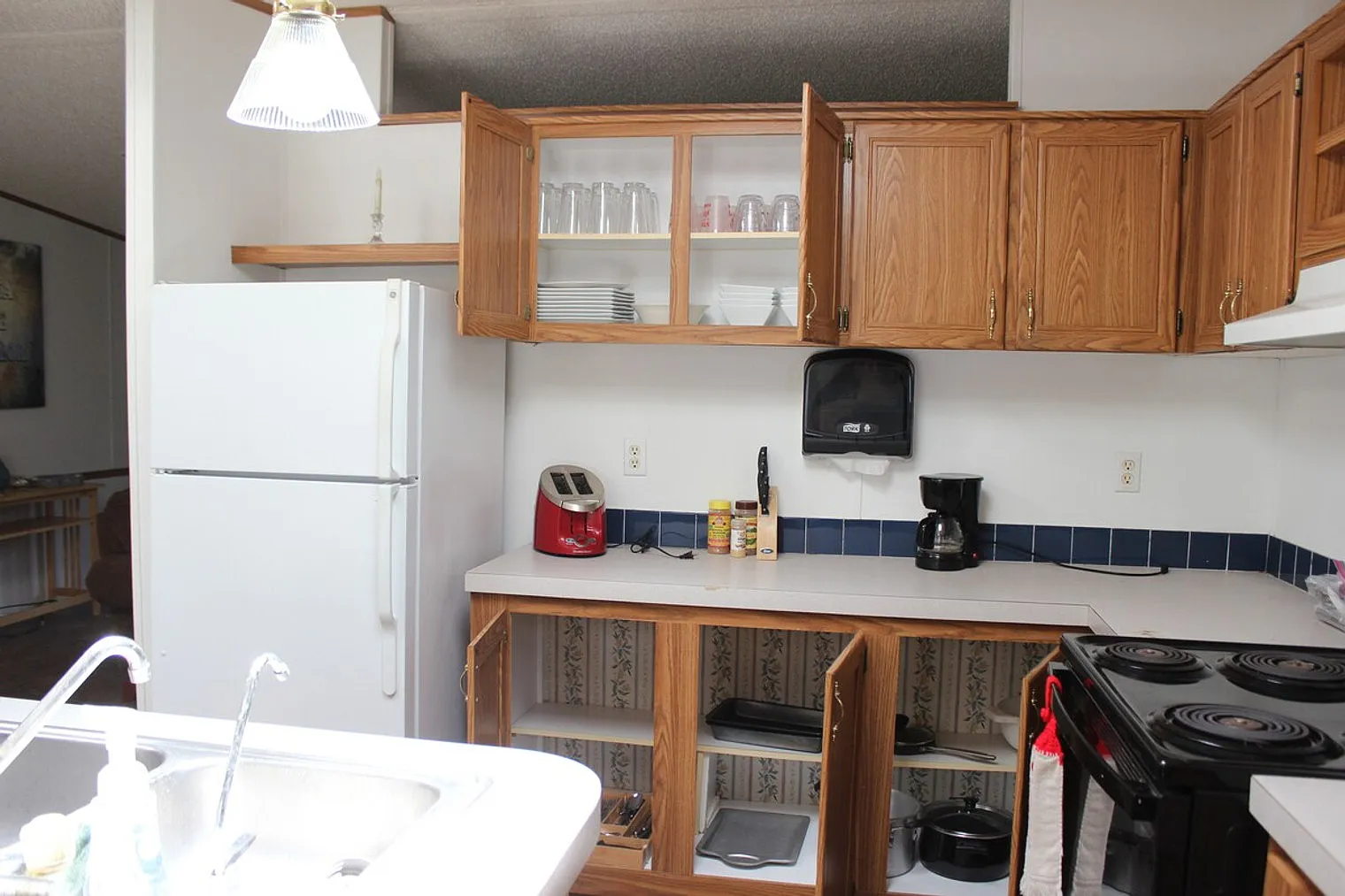 3 bed, 2.0 bath, $4,394 — Photo 4