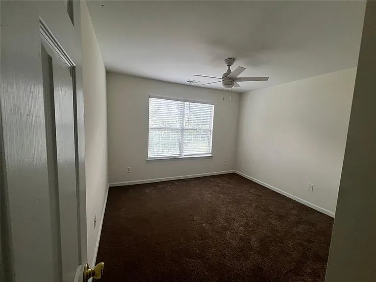 421 Holland Springs Dr — Photo 23