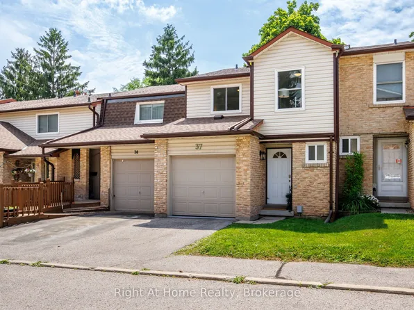 1330 Trowbridge Dr #37, Oshawa, ON L1G 7L1