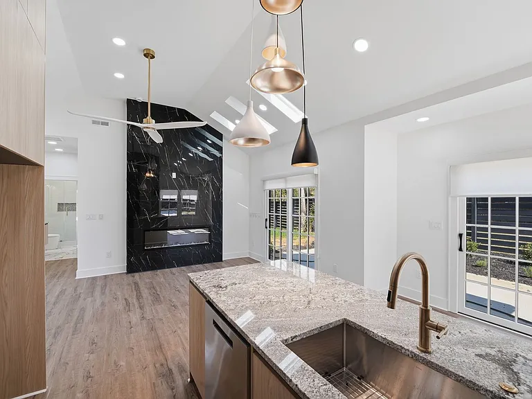 1840 Merriman Ave — Photo 16