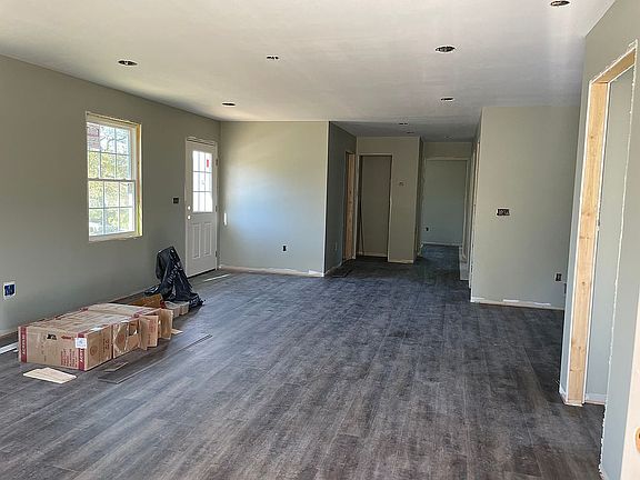 3rd image of 200 Country Ln