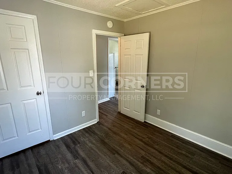 803 Cole St — Photo 6