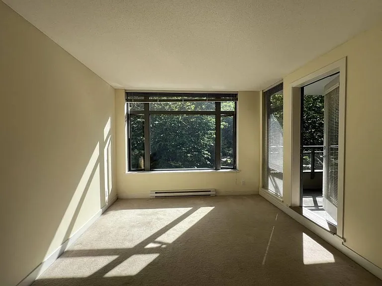 3660 Vanness Ave #201 — Photo 3