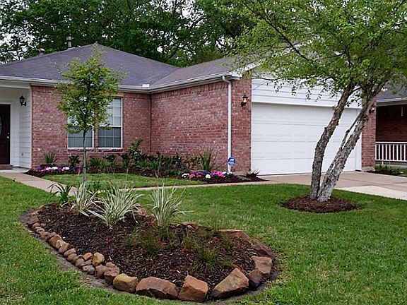 Beautiful home recently updated with tons of features!!