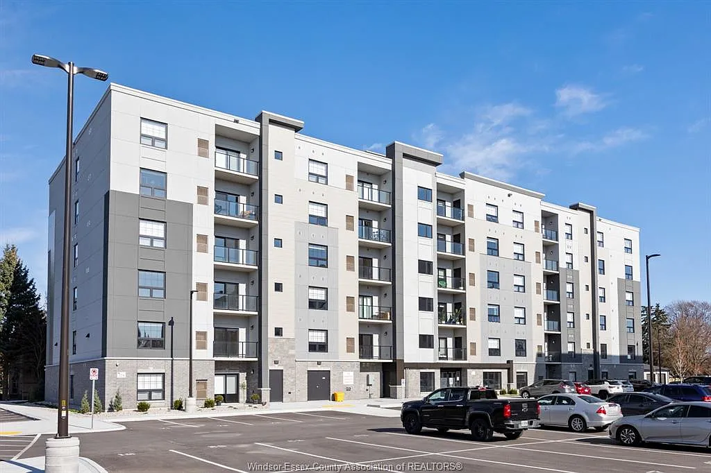 1 bed, 1.5 bath, 882 sqft, $1,995 — Photo 1