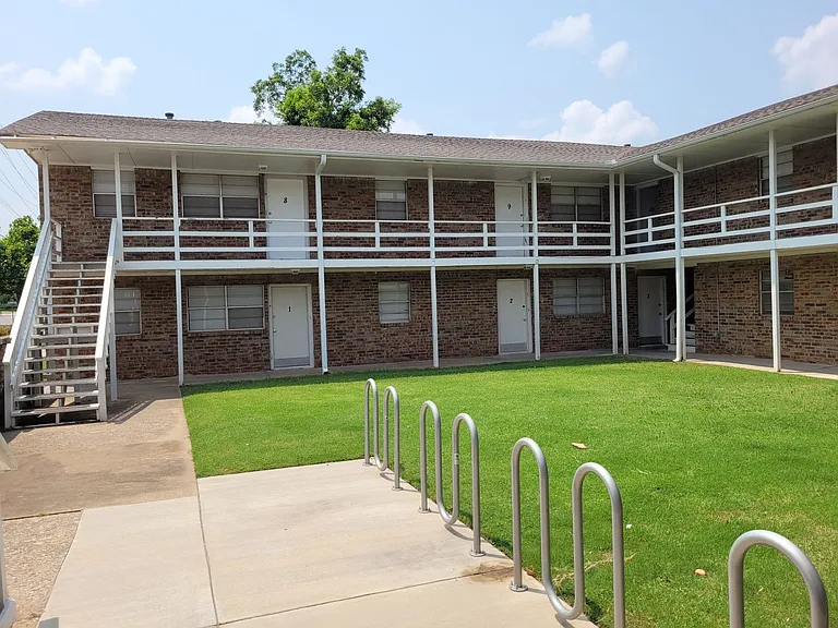 301 N University Dr #1 — Photo 1