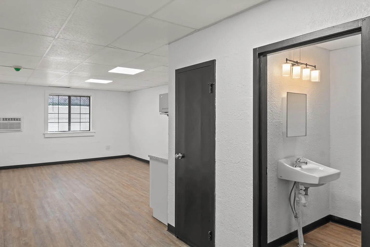 Shadow Rock Apartments — Photo 2