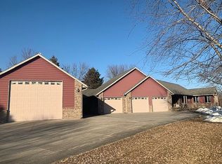1 Riverview Dr, Morris, MN 56267