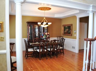 704 Marston Ave, Glen Ellyn, IL 60137