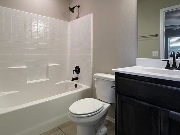 4th image of 118 NE 23rd St #118B
