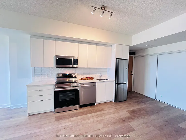 33 Erie Ave #402 — Photo 15