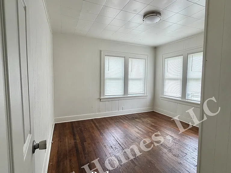 2805 Denver St — Photo 11