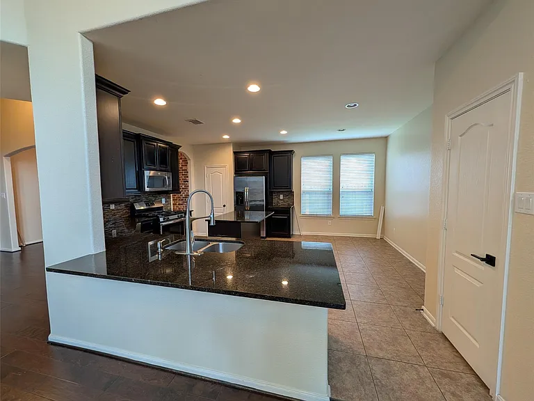 6614 Hunters Creek Ln — Photo 9