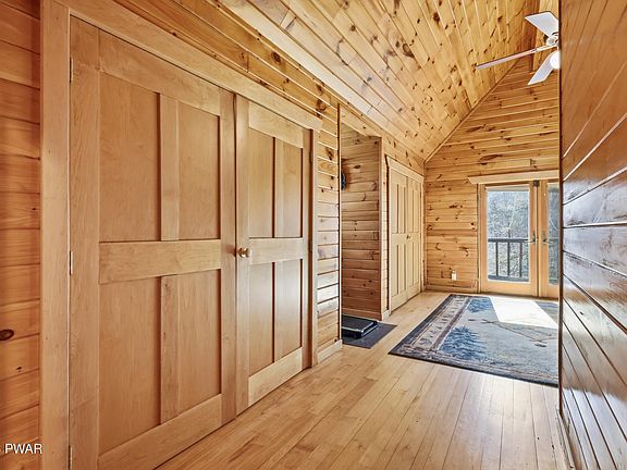 27th image of 992 Winterdale Rd