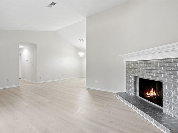 4th image of 846 Martin Rd