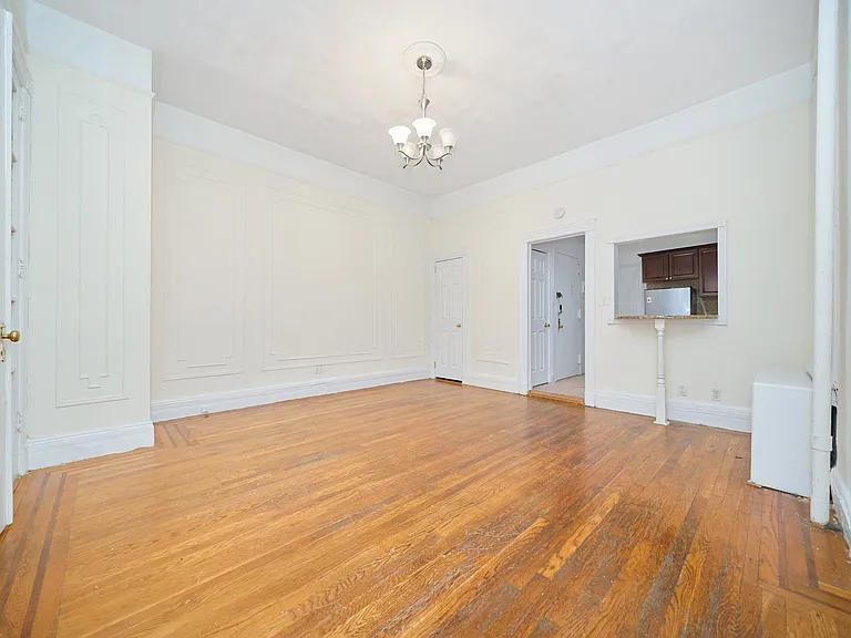 414 E 89th St #1R — Photo 8