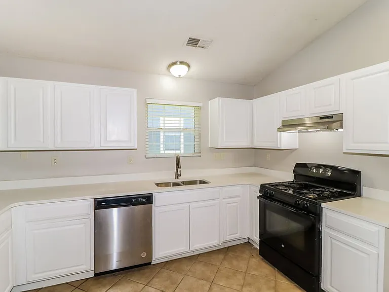4680 Waterfront Oak Dr — Photo 7