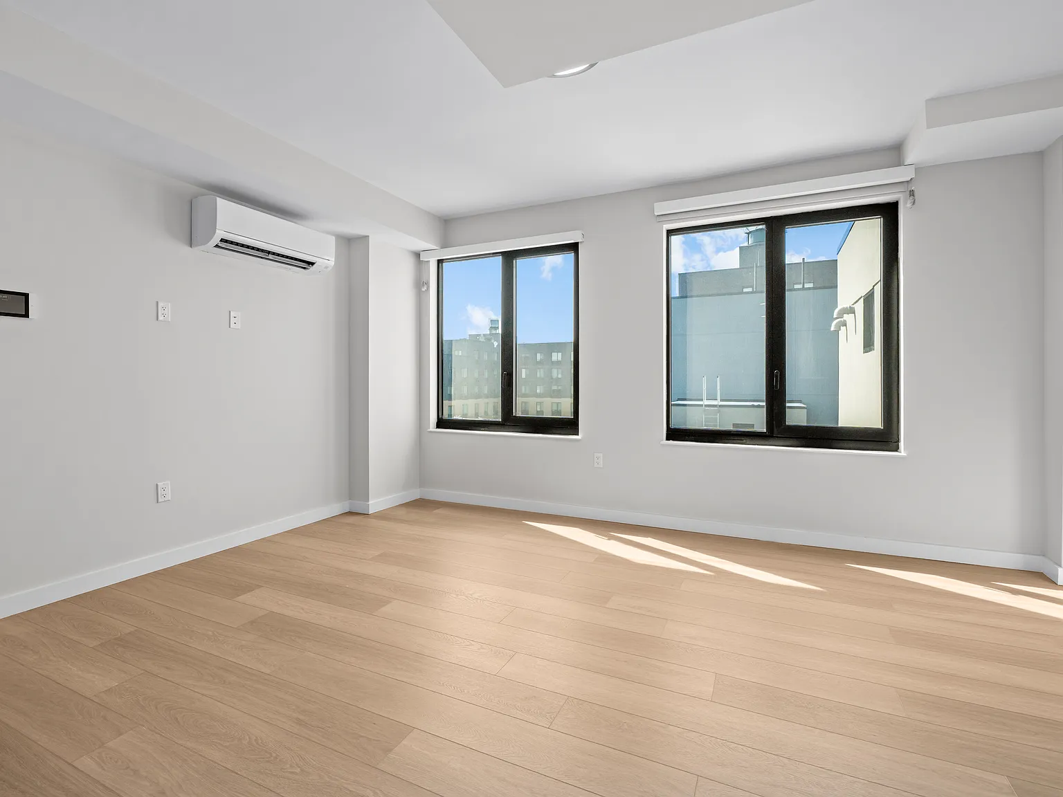 2905 West 17th Street — Photo 2