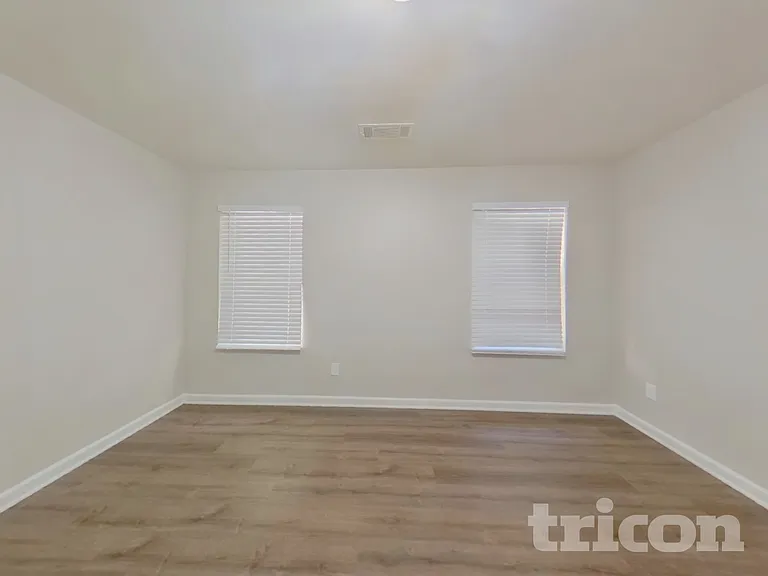 210 Signet Ct — Photo 10