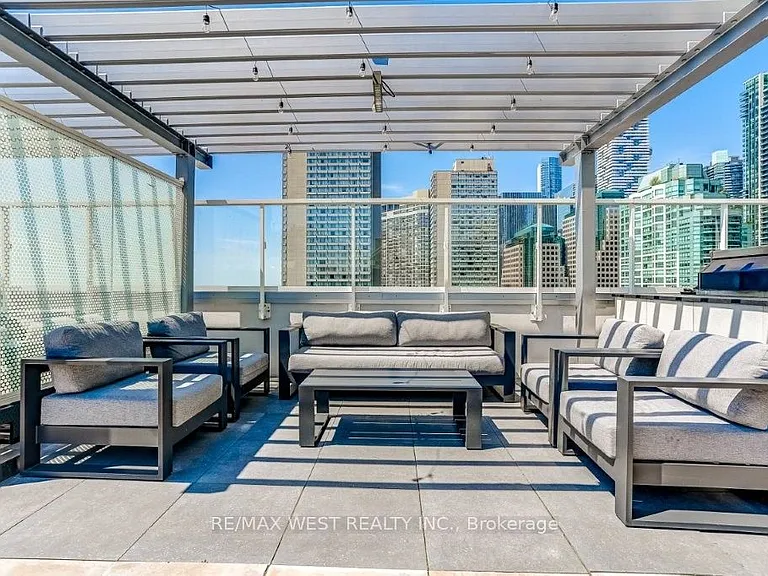 15 Queens Quay E #1006 — Photo 43