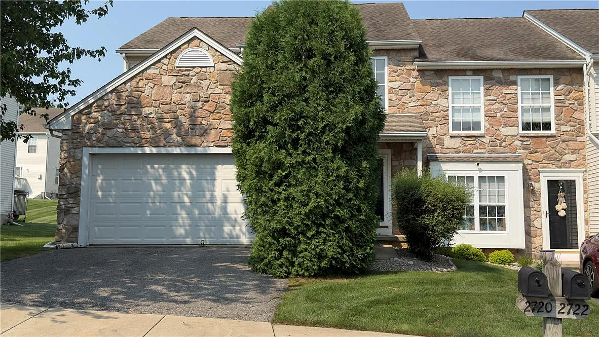 3 bed, 2.5 bath, 1996 sqft, $2,950 — Photo 1
