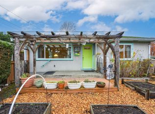 2968 Cedar Hill Rd, Victoria, BC V8T 3J1