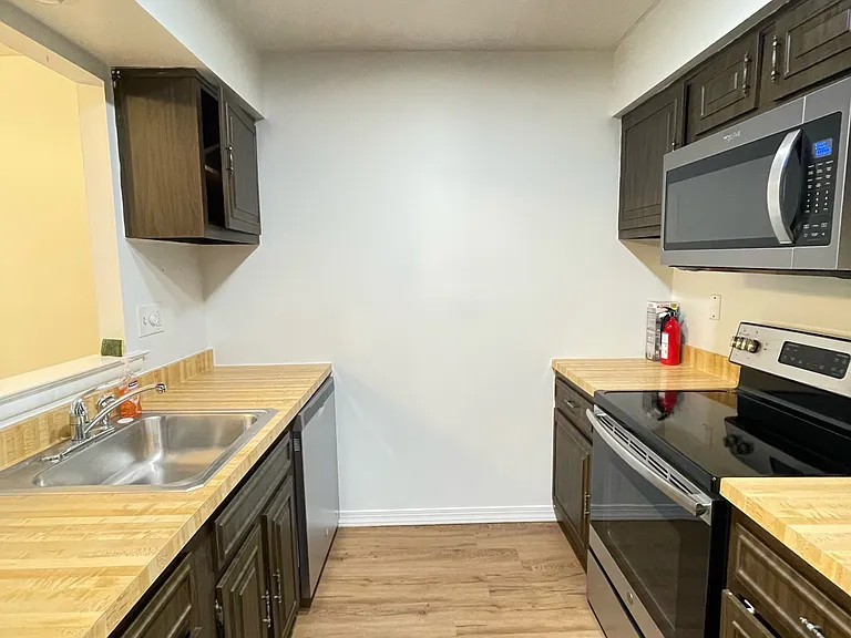 5709 Kendall Ct — Photo 14