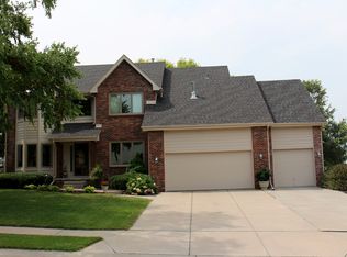 16337 Seward Cir, Omaha, NE 68118