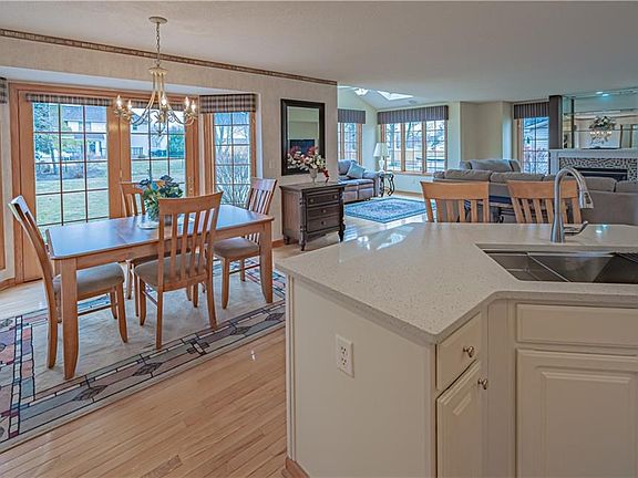 4th image of 69 Stony Brook Dr