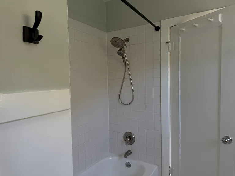 Batchelor Ter — Photo 10