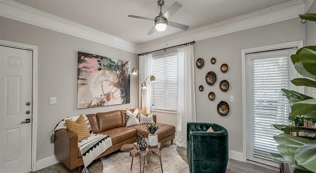 2 bed, 2.0 bath, 1149 sqft, $2,033 — Photo 1