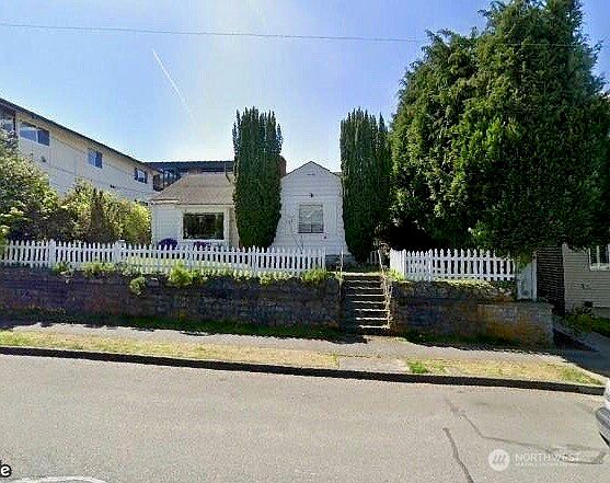 1st image of 640 Bell Street