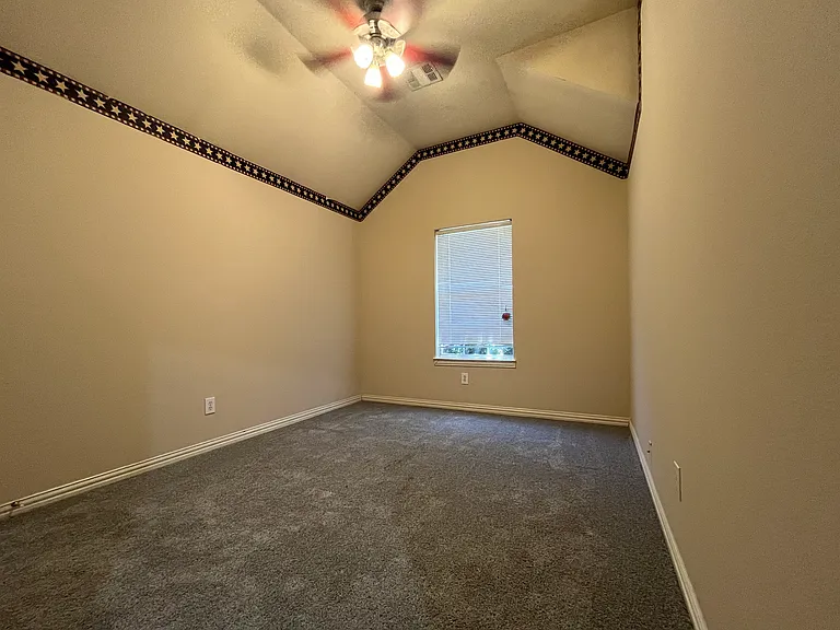 2028 Greenfield Ln — Photo 17