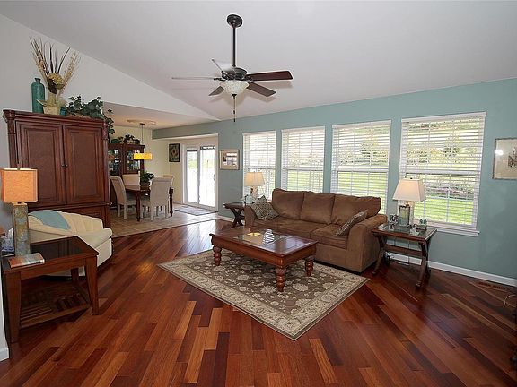 Beautiful hardwood floors in the great room!