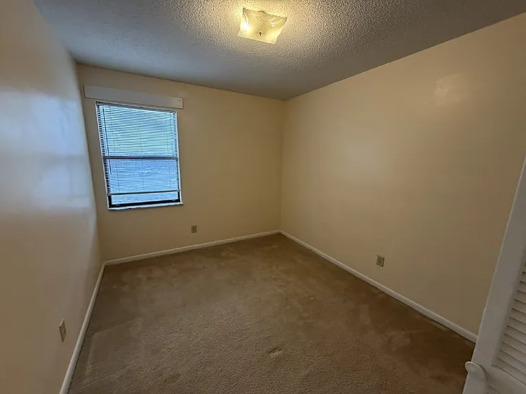801 Kelly Dr — Photo 7
