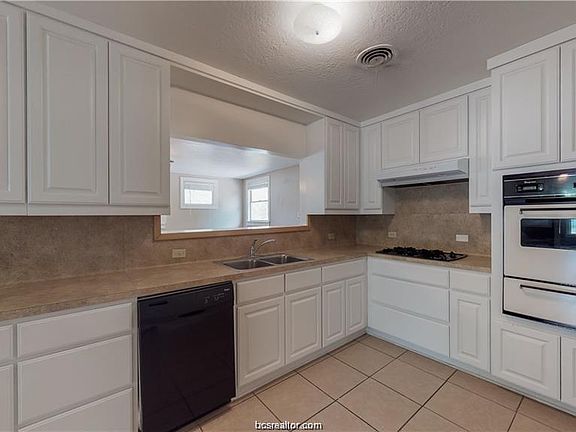 4th image of 202 Walton Dr
