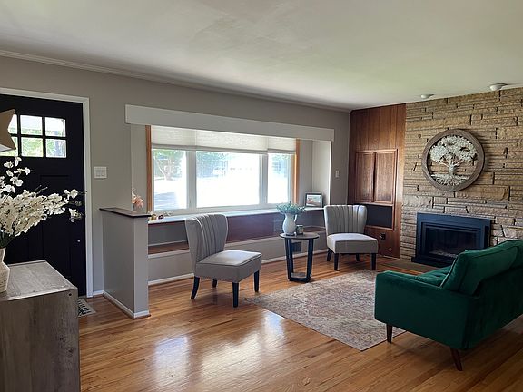 Living Room (view 1)