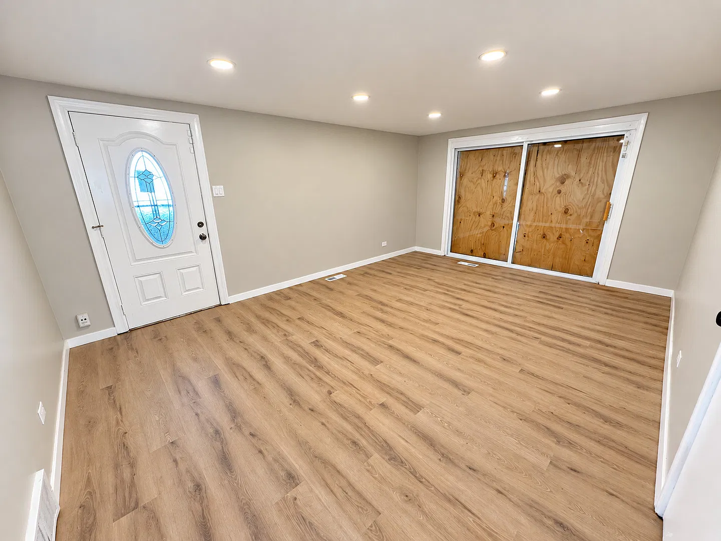 5 bed, 2.5 bath, 1368 sqft, $3,000 — Photo 3