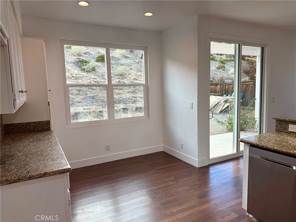 4 bed, 2202 sqft, $3,800 — Photo 4