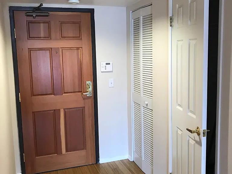 11124 Burbank Blvd #201 — Photo 6