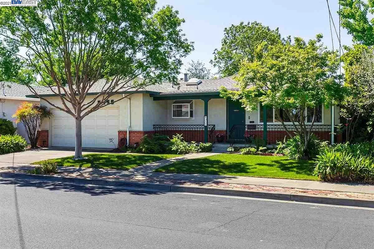 4255 Amherst Way photo 1