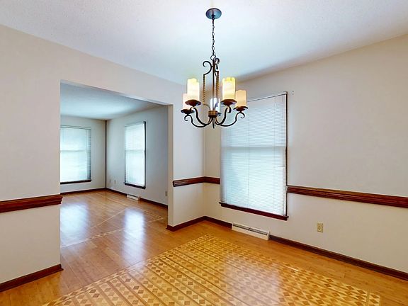 5th image of 933 High Meadow Dr
