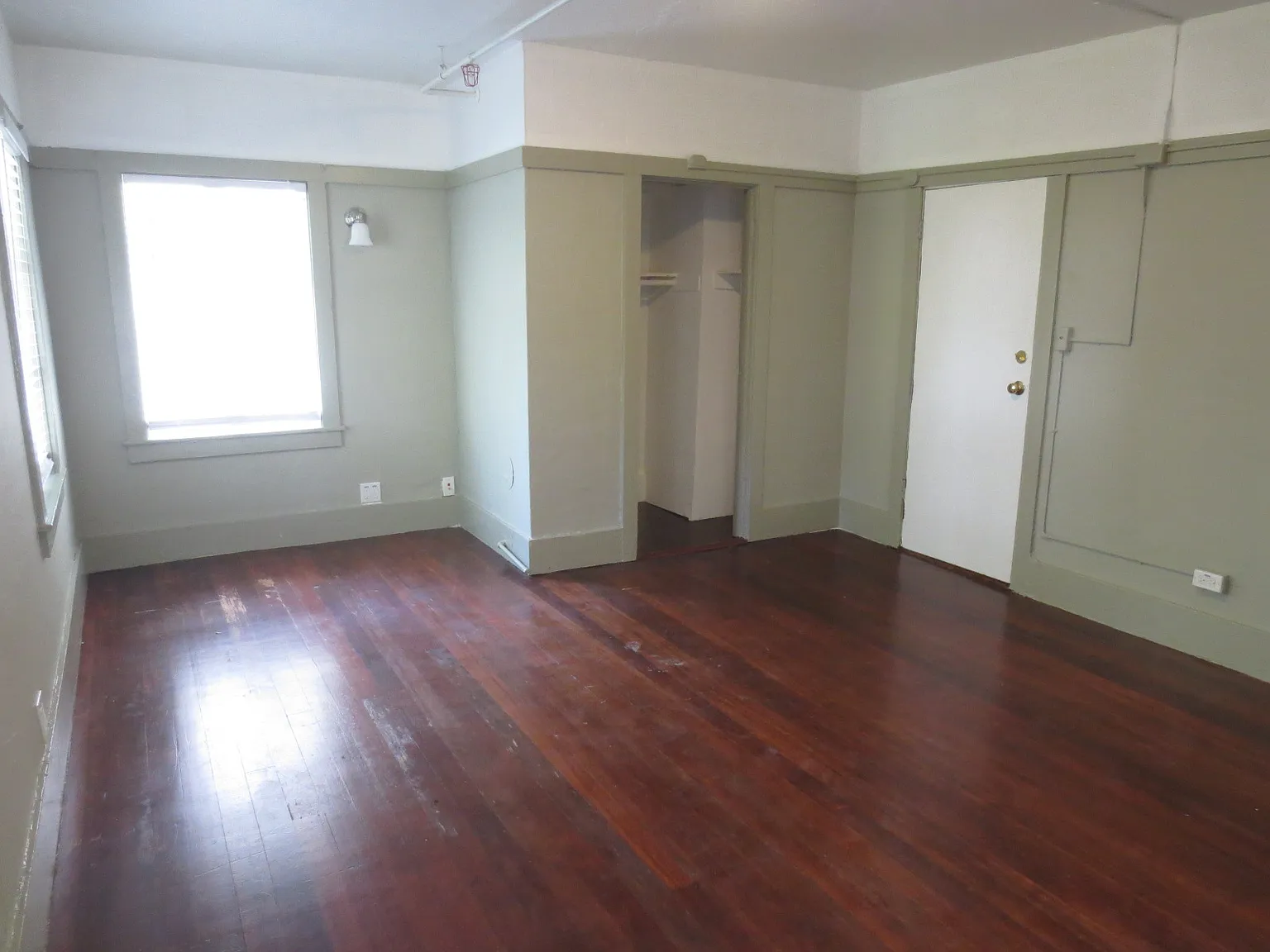 11 bed, $1,200 — Photo 3